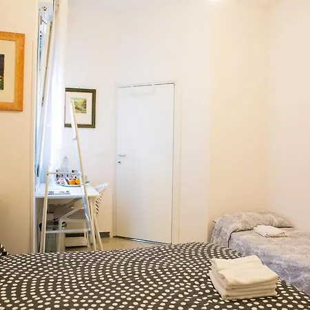 Interno 7, Tra La Fiera Ed Il Centro לינה וארוחת בוקר 3*