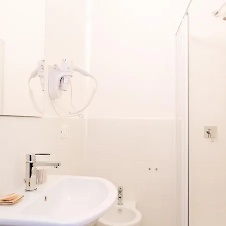 Interno 7, Tra La Fiera Ed Il Centro לינה וארוחת בוקר בולוניה